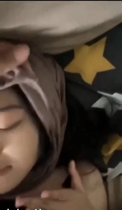 Wanita hijab ini kesenangan di entod