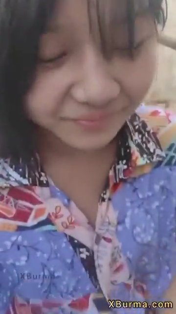 Senyum manis nya bikin batang tegang